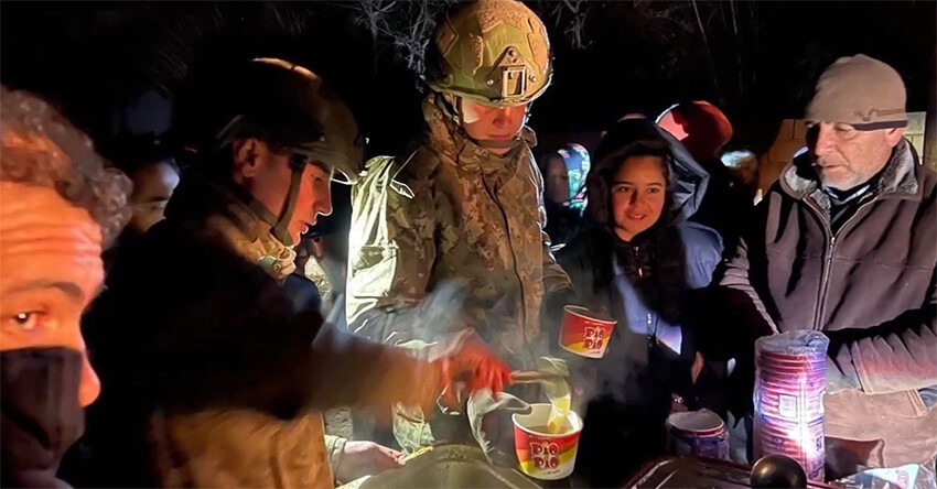 MSB ilk kez paylaştı, deprem belgeselini izleyenler gözyaşlarını tutamadı! MSB ilk kez paylaştı, deprem belgeselini izleyenler gözyaşlarını tutamadı!