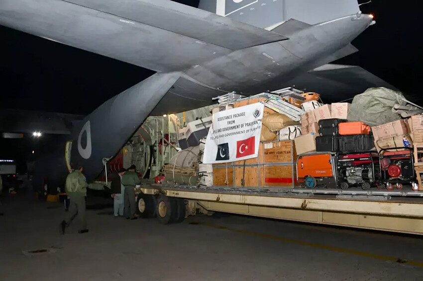 Yaralarımızı birlikte sardık: Dünya, ‘büyük felaket’in ardından Türkiye için seferber oldu Yaralarımızı birlikte sardık: Dünya, ‘büyük felaket’in ardından Türkiye için seferber oldu