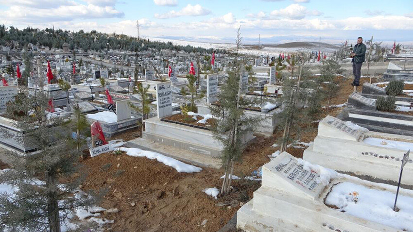 Depremde tüm ailesini kaybetti, şükür sebebi yürekleri dağladı