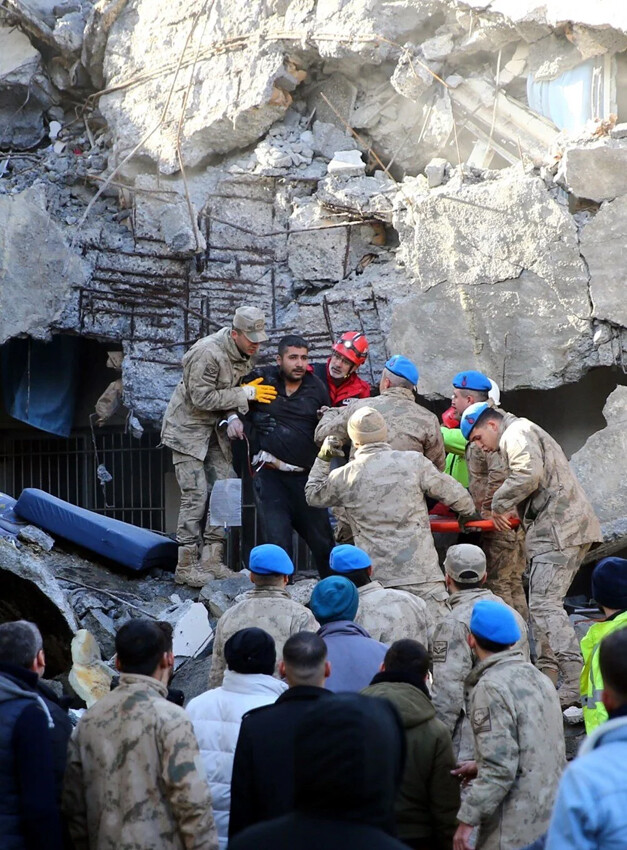 6 Şubat'ta zamana karşı amansız yarış: Kurtarılan her bir can yeni umut oldu
