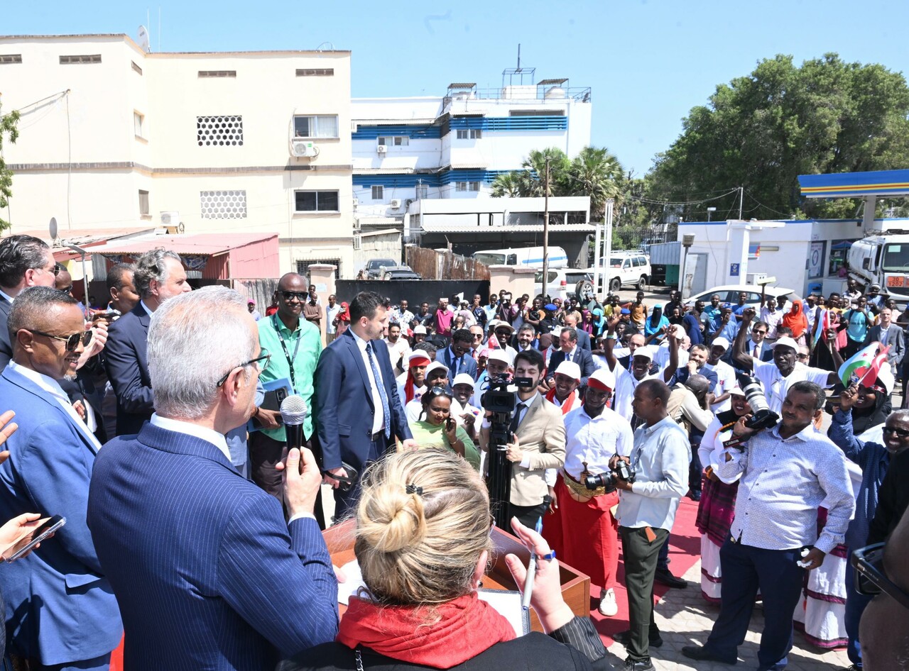 Afrika'nın göbeğinde İstanbul Meydanı! Bakan Uraloğlu açılışını yaptı Afrika'nın göbeğinde İstanbul Meydanı! Bakan Uraloğlu açılışını yaptı