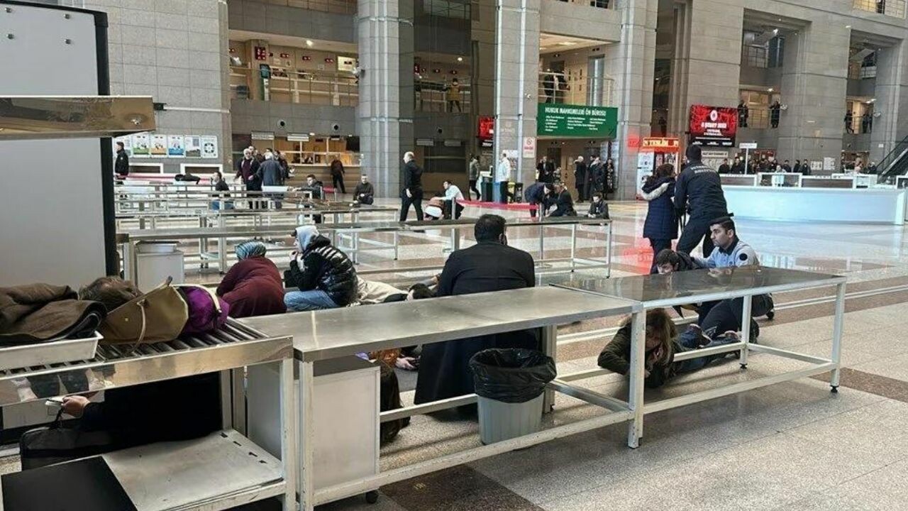 Son dakika Çağlayan Adliyesi'nde silahlı çatışma, kaç kişi öldü? Çağlayan Adliyesi'nde polis mi vuruldu?