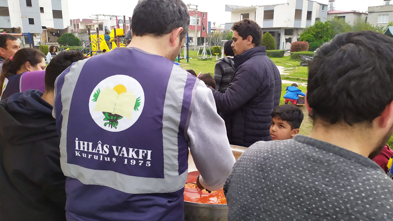 Yardım seferberliği! İhlas Vakfı 6 Şubat depremlerindeki çalışmalarıyla bölgeye gönderilen desteklere köprü oldu Yardım seferberliği! İhlas Vakfı 6 Şubat depremlerindeki çalışmalarıyla bölgeye gönderilen desteklere köprü oldu