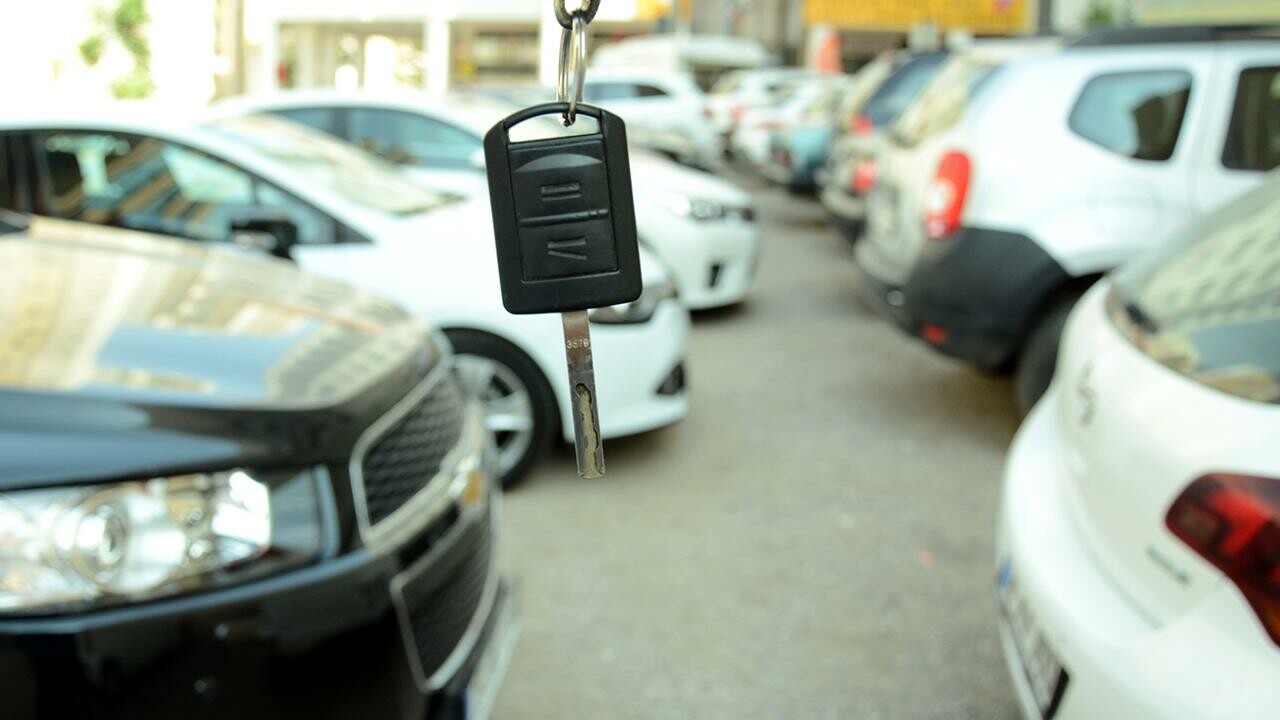 Fiyat 838 bin liradan başlıyor! Türkiye'de satılan en ucuz otomobiller sıralandı Fiyat 838 bin liradan başlıyor! Türkiye'de satılan en ucuz otomobiller sıralandı