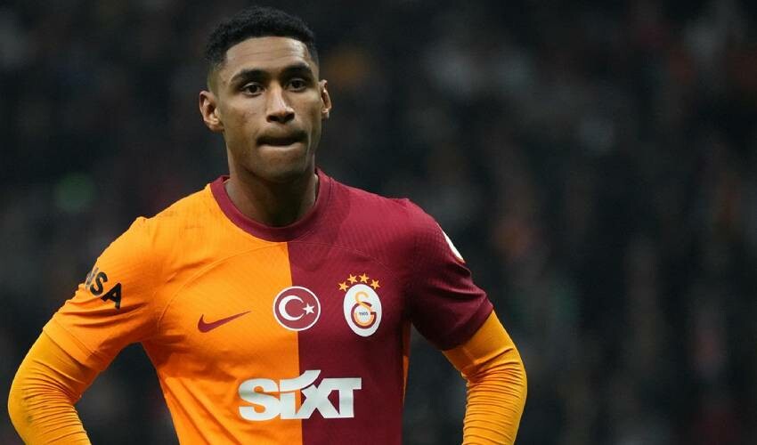 Galatasaray'da bir veda daha! Okan Buruk yıldız ismin üstünü çizdi, 'Kal' bile demeden transferine onay verdi Galatasaray'da bir veda daha! Okan Buruk yıldız ismin üstünü çizdi, 'Kal' bile demeden transferine onay verdi