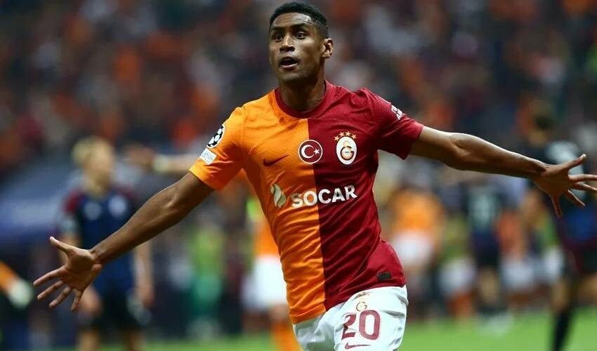 Galatasaray'da bir veda daha! Okan Buruk yıldız ismin üstünü çizdi, 'Kal' bile demeden transferine onay verdi Galatasaray'da bir veda daha! Okan Buruk yıldız ismin üstünü çizdi, 'Kal' bile demeden transferine onay verdi