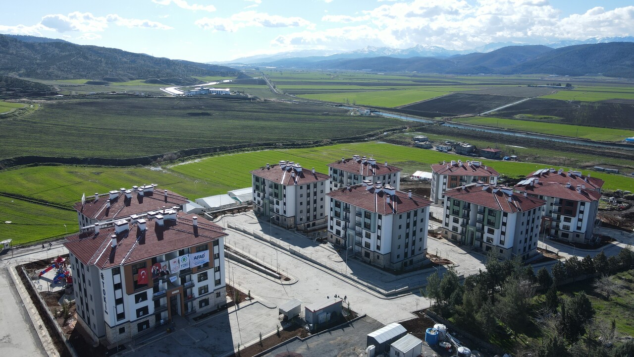 Deprem konutları sahiplerini buldu! Erdoğan: Yıl sonuna kadar 200 bin konut teslim edeceğiz