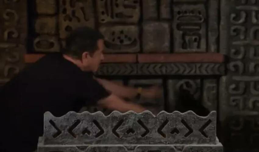 Survivor tarihinde bir ilk yaşandı! Acun Ilıcalı çıldırdı, yarışmacıların önüne sandalye fırlattı