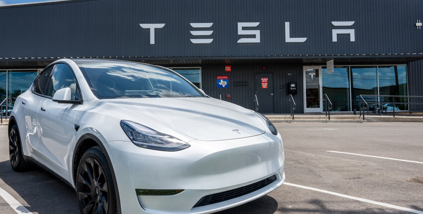Tesla hisseleri dibe vurdu! Şirketin değeri 1 ayda 193 milyar dolar eridi.