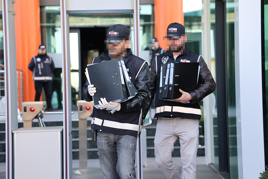 Sedat Ocakçı 'vurgun' sistemini tahtaya çizerek anlatmış! 'Kaçtılar-gittiler-yattık-bittik muhabbetinden çıkacağız' Sedat Ocakçı 'vurgun' sistemini tahtaya çizerek anlatmış! 'Kaçtılar-gittiler-yattık-bittik muhabbetinden çıkacağız'