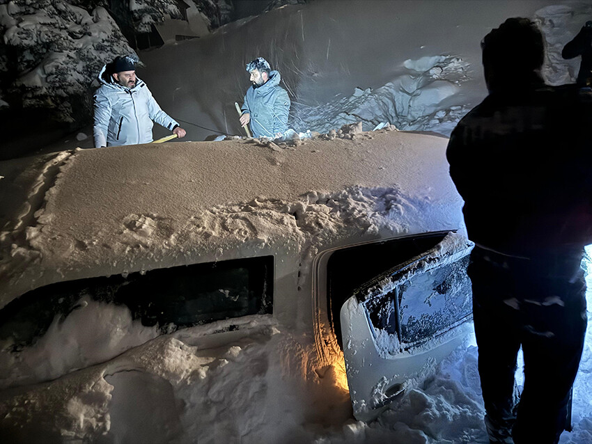 Artvin ve Rize'de çığ faciası: Bir operatör hayatını kaybetti, diğeri ölümden döndü Artvin ve Rize'de çığ faciası: Bir operatör hayatını kaybetti, diğeri ölümden döndü