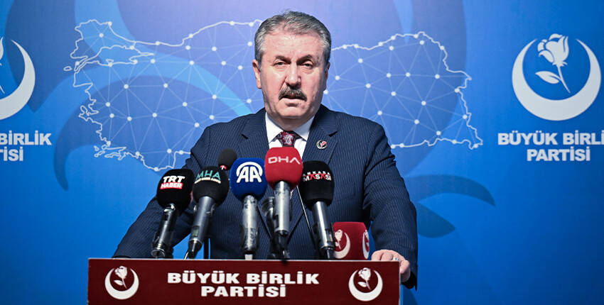 Mustafa Destici, Başak Demirtaş'ın aday olmayacağını açıklamasına tepki gösterdi Mustafa Destici, Başak Demirtaş'ın aday olmayacağını açıklamasına tepki gösterdi