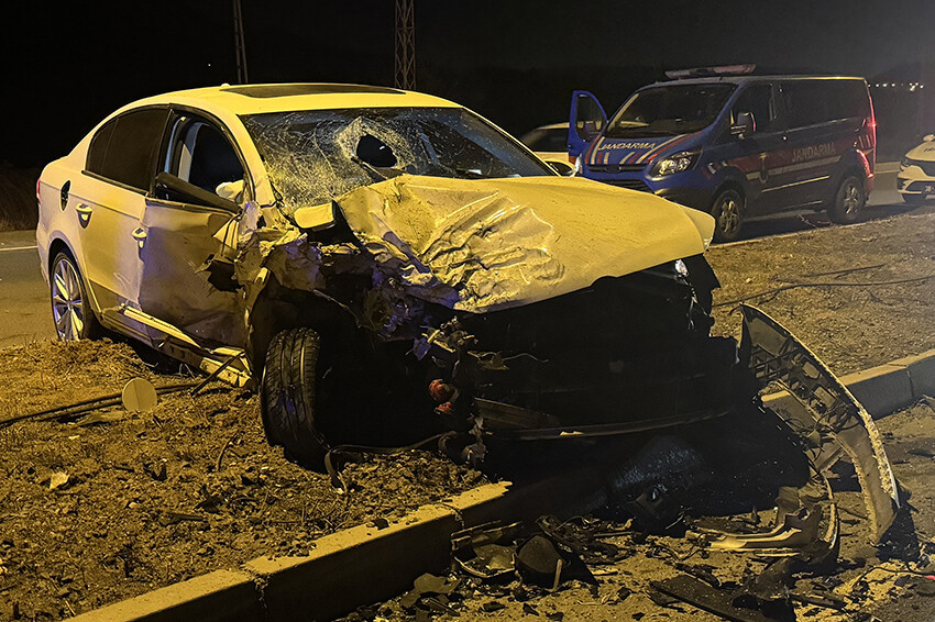 Kayseri'de iki otomobil kafa kafaya çarpıştı: 3 ölü, 4 yaralı