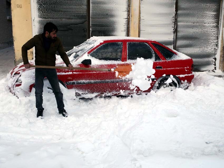 Ardahan'da kar yağdı, su azaldı Ardahan'da kar yağdı, su azaldı