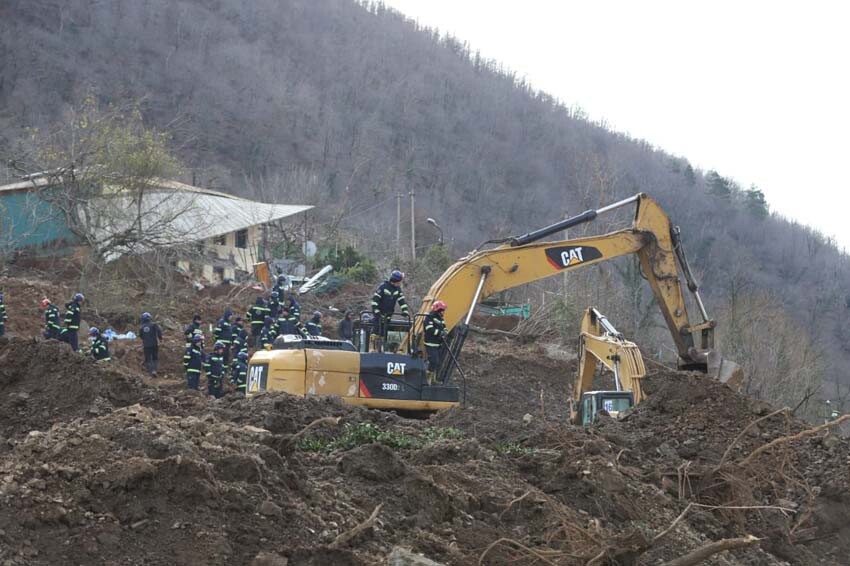 Gürcistan'da heyelan felaketi: 11 kişi toprak altında kaldı!