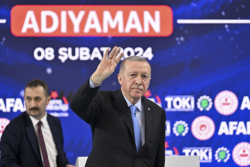 Cumhurbaşkanı Erdoğan: Bay Kemal'e ilk hançeri Meclis'e taşıdığı uyanıklar vurdu Cumhurbaşkanı Erdoğan: Bay Kemal'e ilk hançeri Meclis'e taşıdığı uyanıklar vurdu