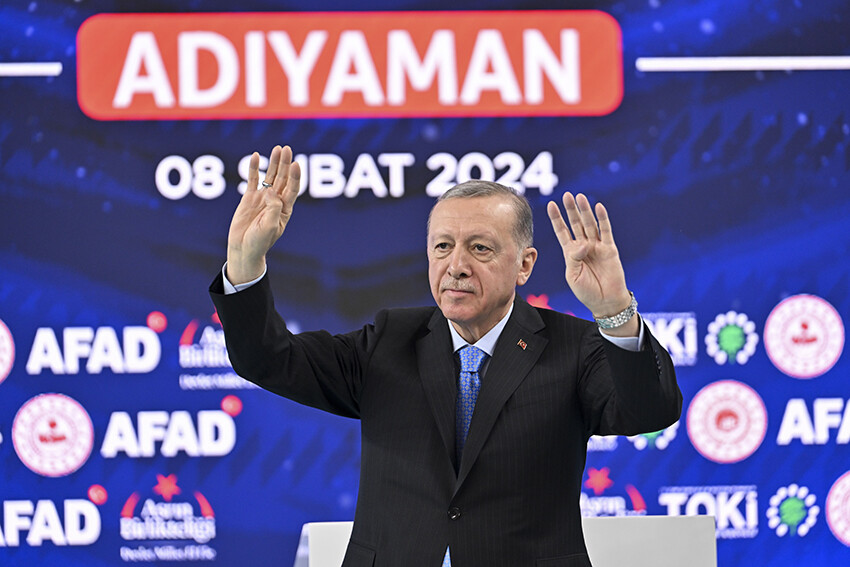 Cumhurbaşkanı Erdoğan: Bay Kemal'e ilk hançeri Meclis'e taşıdığı uyanıklar vurdu Cumhurbaşkanı Erdoğan: Bay Kemal'e ilk hançeri Meclis'e taşıdığı uyanıklar vurdu