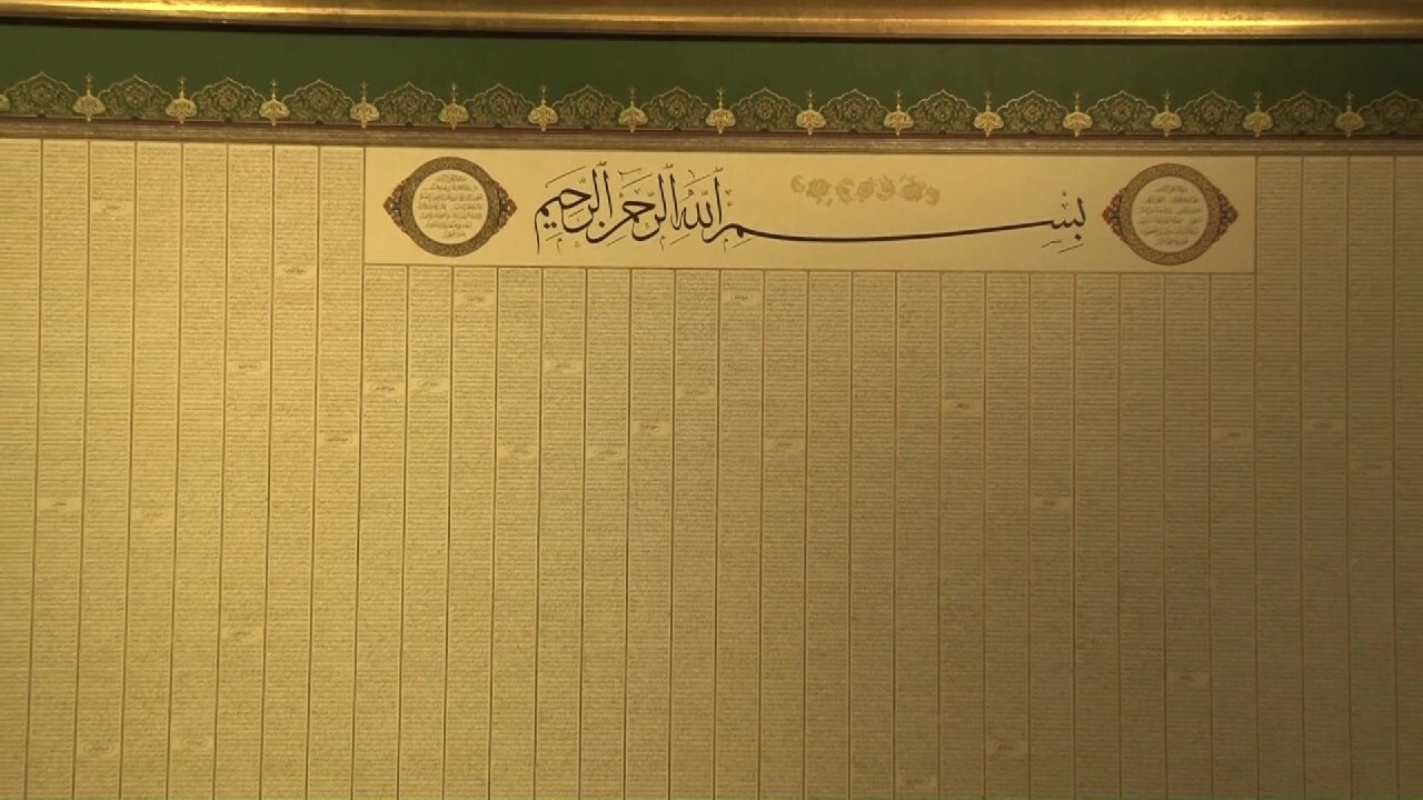 Kur'an-ı Kerim'in tamamını tek levhada birleştirdiler Kur'an-ı Kerim'in tamamını tek levhada birleştirdiler