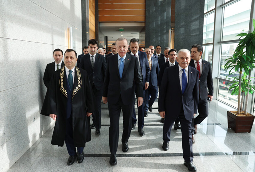 Erdoğan, Anayasa Mahkemesi üyeliğine seçilen Yılmaz Akçil'in yemin törenine katıldı Erdoğan, Anayasa Mahkemesi üyeliğine seçilen Yılmaz Akçil'in yemin törenine katıldı