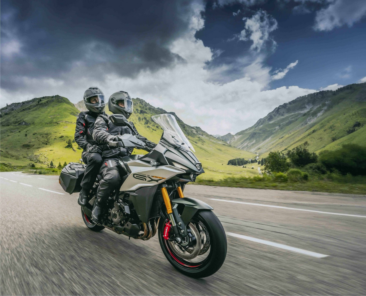 Samuray kılıcı Türkiye'de: GSX-S1000GX Samuray kılıcı Türkiye'de: GSX-S1000GX