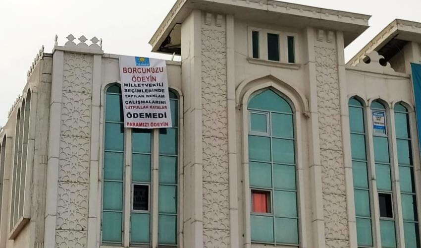 Aday tanıtımı için Yozgat'a giden Akşener'e borç sürprizi! Pankart asıp parasını istedi Aday tanıtımı için Yozgat'a giden Akşener'e borç sürprizi! Pankart asıp parasını istedi