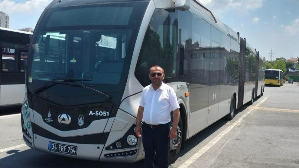 Metrobüs şoförünün feci ölümü kamerada! Metrobüs şoförünün feci ölümü kamerada!