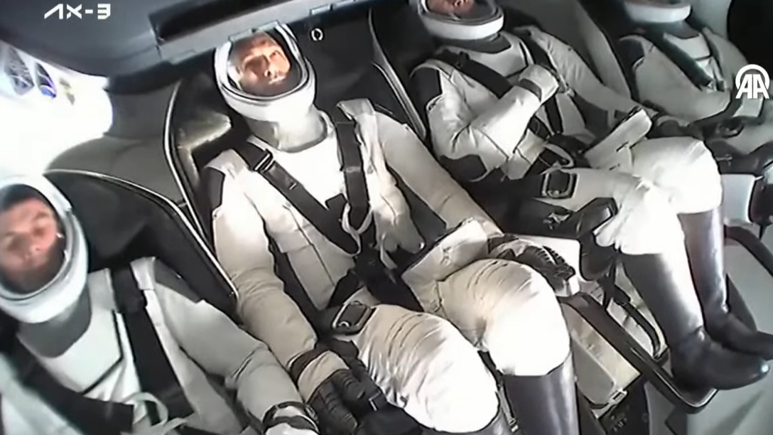 Türkiye için tarihi gün! İlk Türk astronot Alper Gezeravcı Dünya'ya döndü Türkiye için tarihi gün! İlk Türk astronot Alper Gezeravcı Dünya'ya döndü