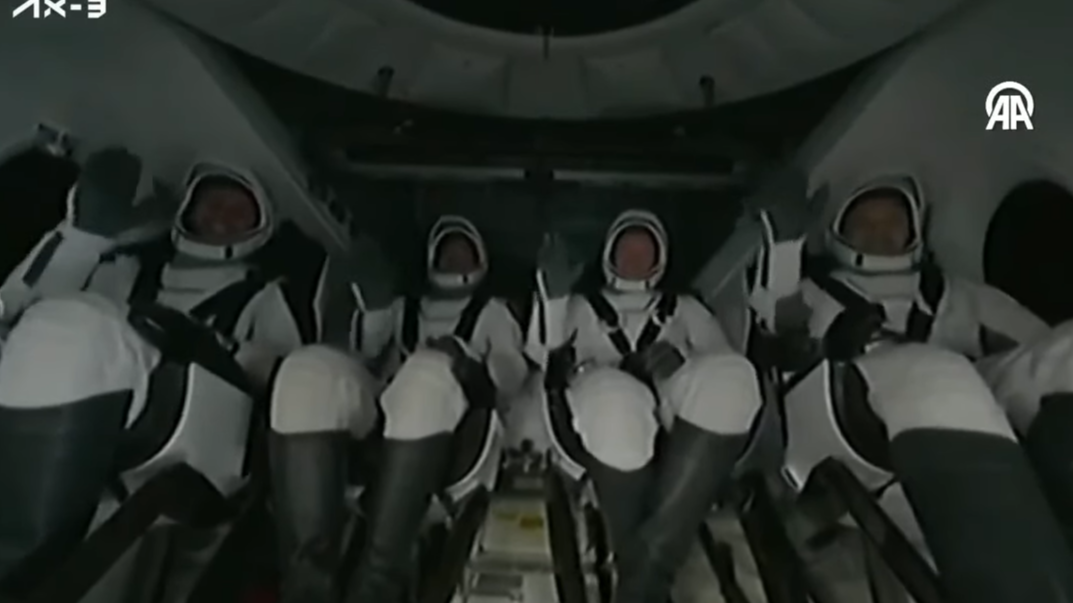 Türkiye için tarihi gün! İlk Türk astronot Alper Gezeravcı Dünya'ya döndü Türkiye için tarihi gün! İlk Türk astronot Alper Gezeravcı Dünya'ya döndü