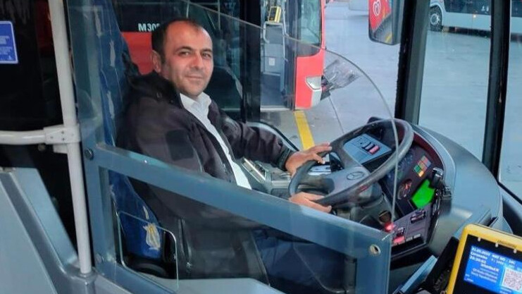 Metrobüs şoförünün feci ölümü kamerada! Metrobüs şoförünün feci ölümü kamerada!