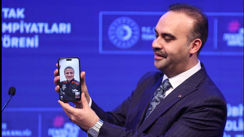 Alper Gezeravcı ilk paylaşımını yaptı: Merhaba Dünya, ben geldim