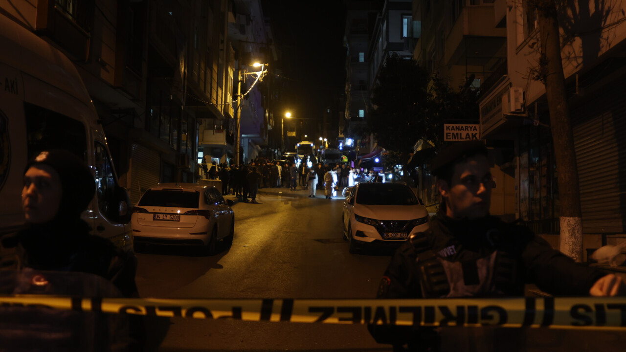 AK Parti'nin Küçükçekmece adayı Aziz Yeniay'ın programına silahlı saldırı