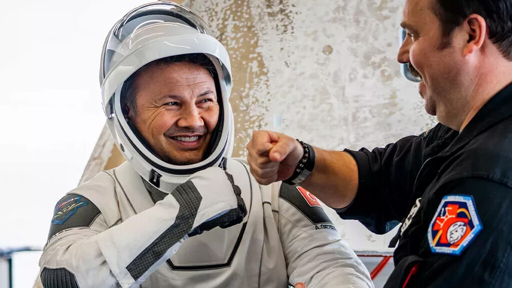 Alper Gezeravcı ilk paylaşımını yaptı: Merhaba Dünya, ben geldim