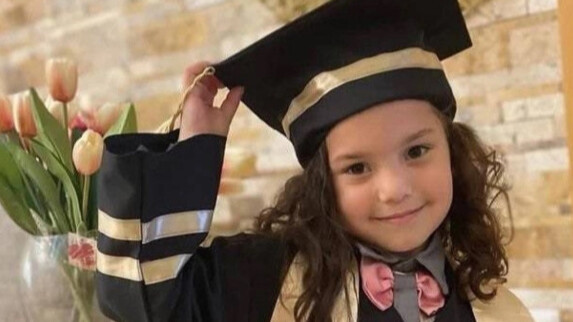 İsrail, 6 yaşındaki kız çocuğunu kurtarmaya giden Filistin Kızılayı'nı bombaladı İsrail, 6 yaşındaki kız çocuğunu kurtarmaya giden Filistin Kızılayı'nı bombaladı