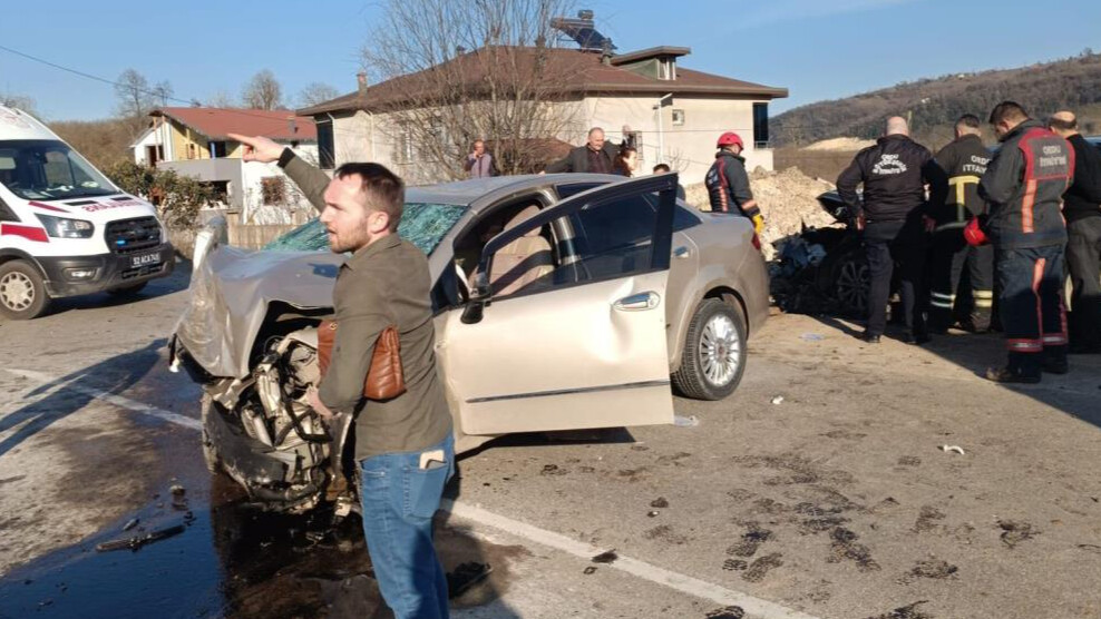Ordu'da feci kaza! İki araç kafa kafaya çarpıştı, ölü ve yaralılar var