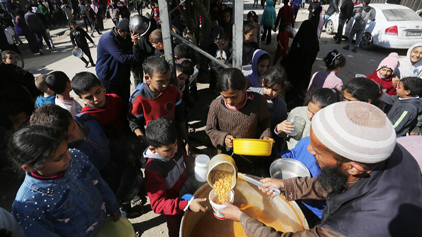 İsrail'in vurduğu Gazze açlığın pençesinde! Filistinliler bir kap yemek için saatlerce sıra bekliyor İsrail'in vurduğu Gazze açlığın pençesinde! Filistinliler bir kap yemek için saatlerce sıra bekliyor