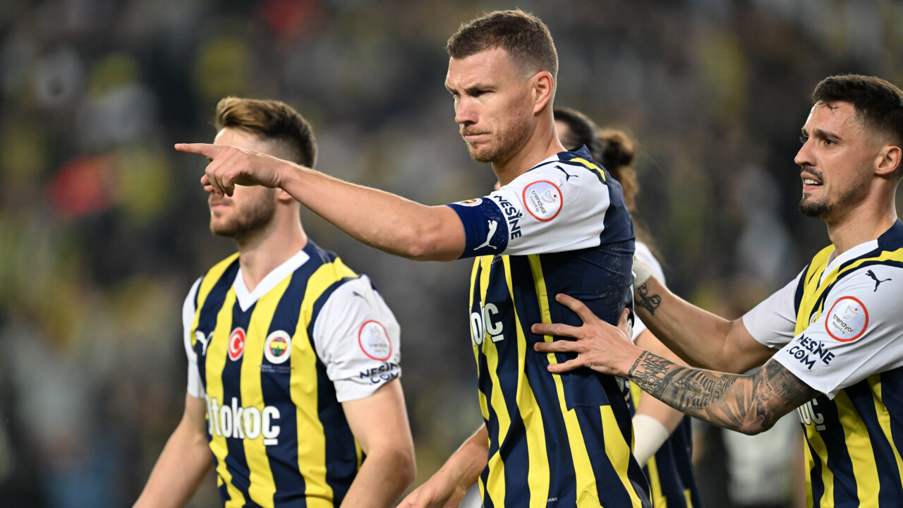 Fenerbahçe, evinde Alanyaspor'a takıldı! Yeni lider Galatasaray oldu