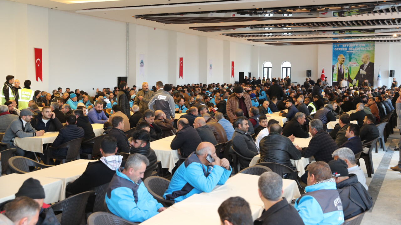 AK Partili belediyeden işçilere okkalı zam! En düşük maaş 34 bin liraya çıktı AK Partili belediyeden işçilere okkalı zam! En düşük maaş 34 bin liraya çıktı