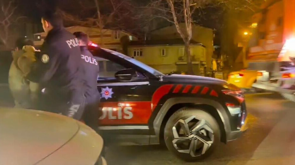 İstanbul'da sıcak saatler! Şişli'de iki grup çatıştı, polis havaya ateş açtı - O anlar kamerada İstanbul'da sıcak saatler! Şişli'de iki grup çatıştı, polis havaya ateş açtı - O anlar kamerada