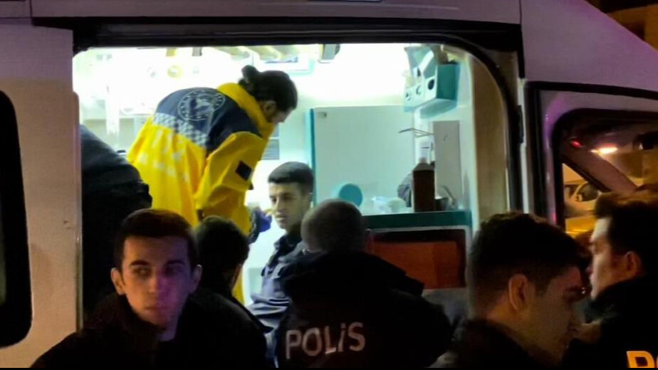 İstanbul'da sıcak saatler! Şişli'de iki grup çatıştı, polis havaya ateş açtı - O anlar kamerada İstanbul'da sıcak saatler! Şişli'de iki grup çatıştı, polis havaya ateş açtı - O anlar kamerada