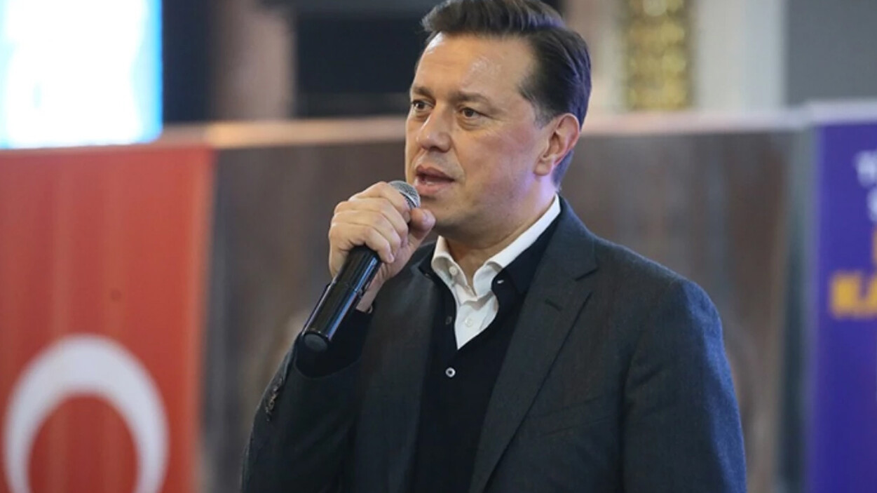 Büyükerşen'in padişah ve şehzadelerle ilgili sözlerine Nebi Hatipoğlu'ndan sert tepki Büyükerşen'in padişah ve şehzadelerle ilgili sözlerine Nebi Hatipoğlu'ndan sert tepki