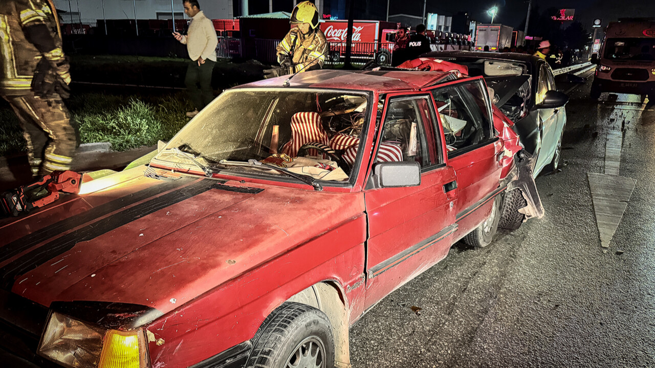 Bursa'da korkunç kaza! Patlayan tekeri değişmek istedi canından oldu, yaralılar da var