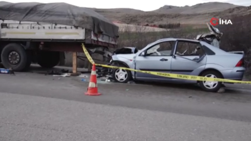 Ankara'da feci kaza! Otomobil tıra arkadan çarptı, 2 ölü, 4 yaralı
