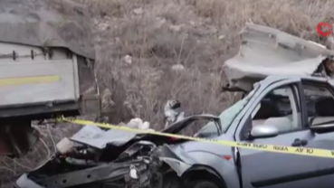 Ankara'da feci kaza! Otomobil tıra arkadan çarptı, 2 ölü, 4 yaralı