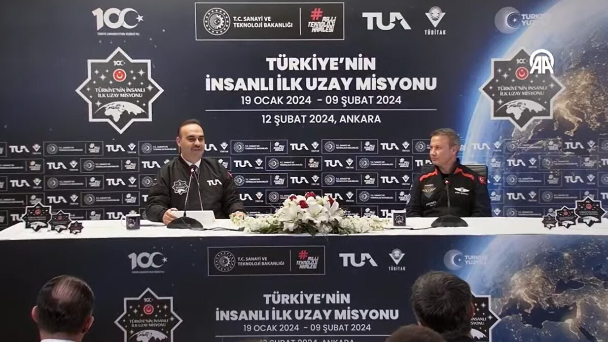 Türkiye'nin ilk astronotu Alper Gezeravcı yurda döndü:  Türkiye'nin ilk astronotu Alper Gezeravcı yurda döndü: