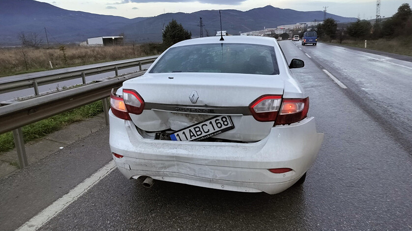 Art arda 2 kaza, 5 araç birbirine girdi! 2 polis ölümden döndü Art arda 2 kaza, 5 araç birbirine girdi! 2 polis ölümden döndü