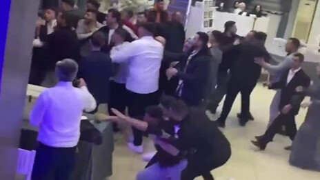 Boks ringi değil düğün salonu! En mutlu günleri kabusa döndü Boks ringi değil düğün salonu! En mutlu günleri kabusa döndü