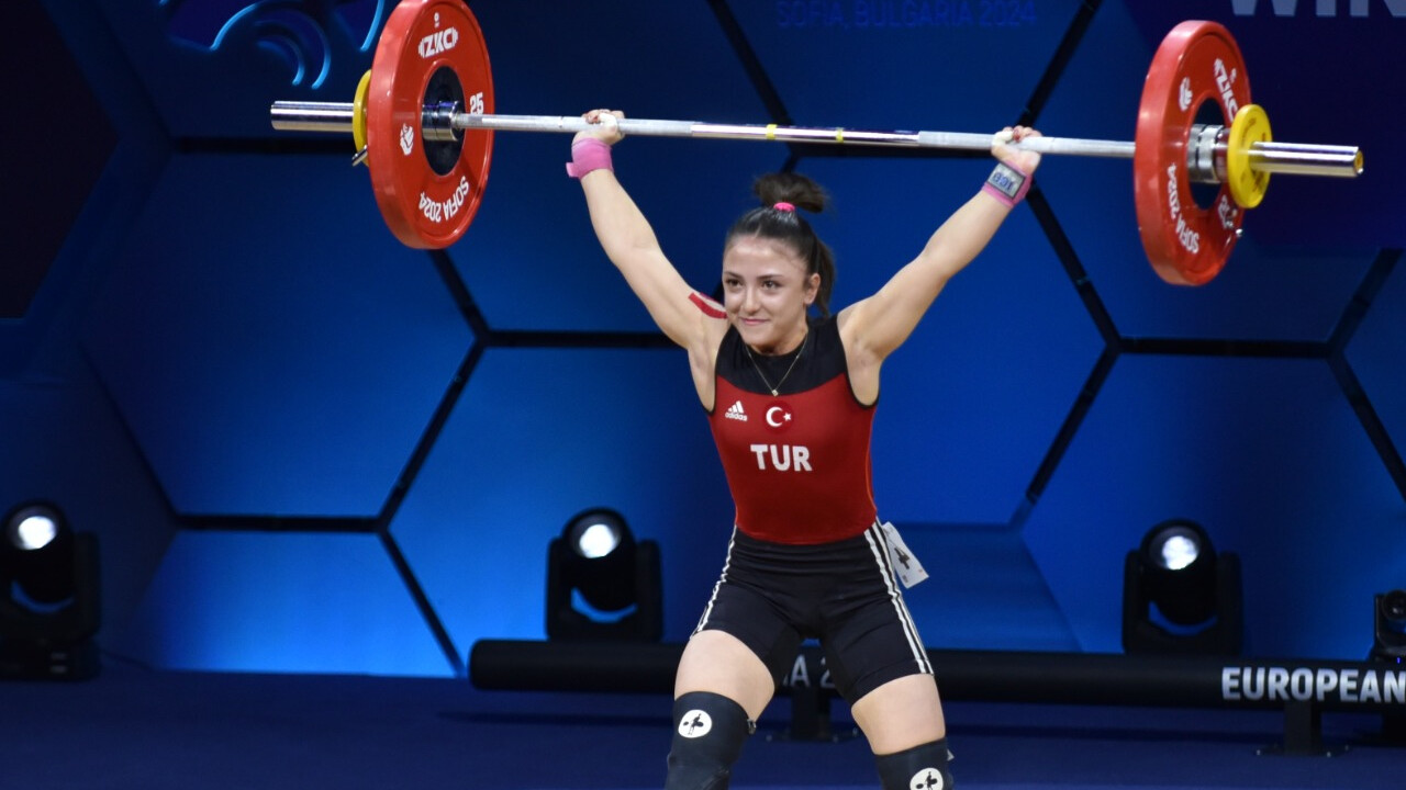 Halterde gururumuz Cansu ve Gamze! Avrupa'dan rekorlarla döndük Halterde gururumuz Cansu ve Gamze! Avrupa'dan rekorlarla döndük