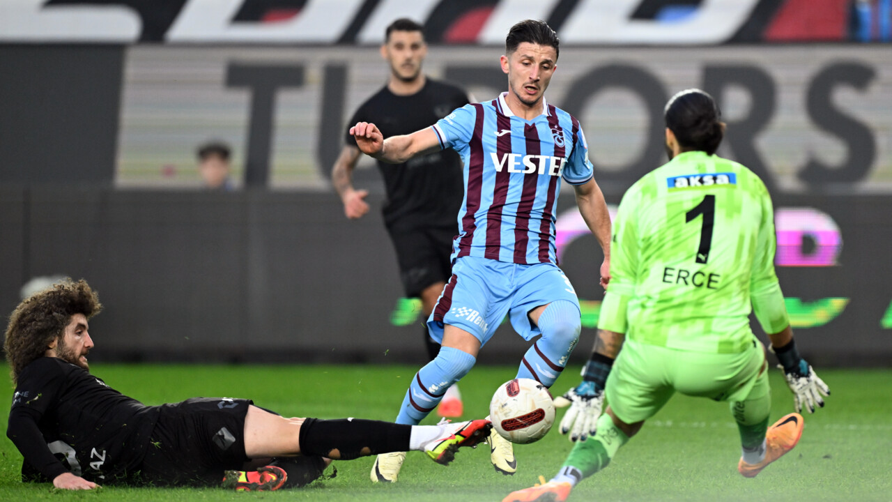 Volkan Demirel kariyerinde bir ilk yaşadı! Tarihi seri Trabzonspor - Hatayspor maçıyla sona erdi Volkan Demirel kariyerinde bir ilk yaşadı! Tarihi seri Trabzonspor - Hatayspor maçıyla sona erdi