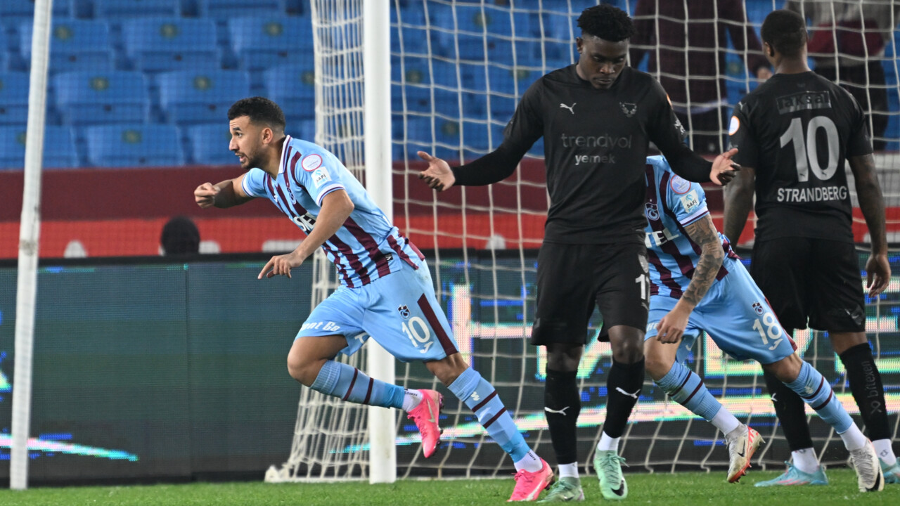 Trabzonspor'un yeni 10 numarası belli oldu! Hatayspor maçında ilk defa forma giydi Trabzonspor'un yeni 10 numarası belli oldu! Hatayspor maçında ilk defa forma giydi