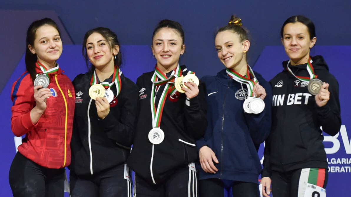 Halterde gururumuz Cansu ve Gamze! Avrupa'dan rekorlarla döndük Halterde gururumuz Cansu ve Gamze! Avrupa'dan rekorlarla döndük